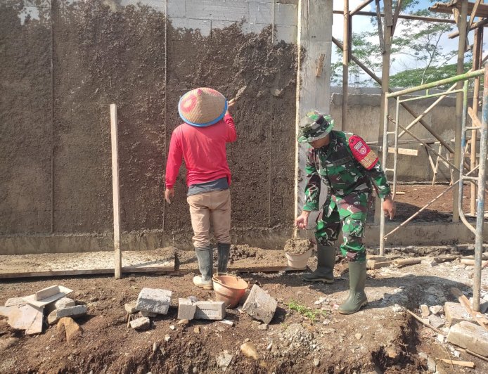 Pembangunan KDKMP Desa Singamerta Terus Berlanjut Babinsa Turut Dampingi