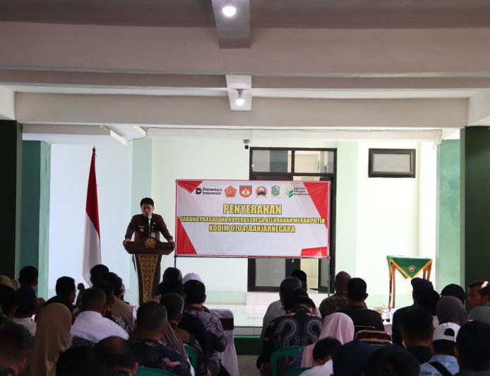 Kodim 0704 Banjarnegara Serahkan Kendaraan Operasional Truk untuk KDKMP