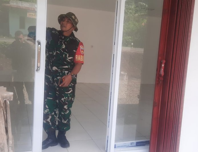 Finishing KDKMP Desa Bojanegara Capai Tahap Pembersihan Partisi Kaca dan Gudang