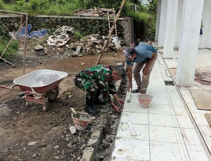 Teras Mulai Tertata Sentuhan Akhir KDKMP Desa Kemiri Kian Terlihat