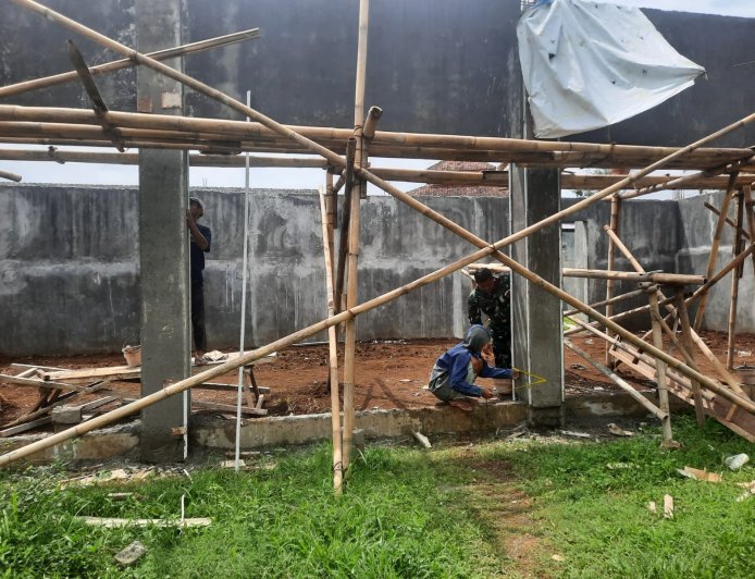 Sentuhan Akhir yang Menentukan Babinsa Dampingi Finishing KDKMP Desa Tapen