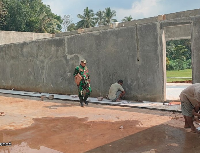 Sentuhan Warna dan Keramik KDKMP Karangsari Kian Mendekati Selesai