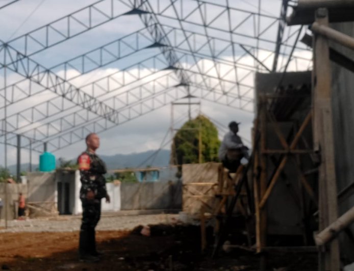 Babinsa Koramil 01 Banjarnegara Awasi Pembangunan KDKMP di Kelurahan Sokanandi