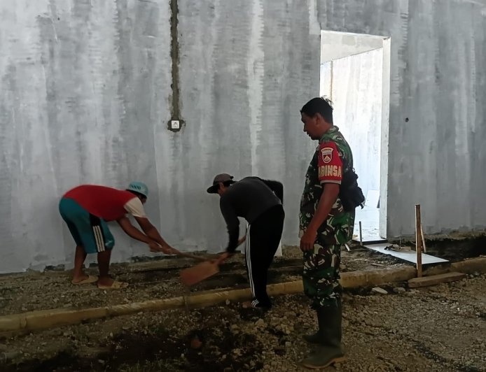 Babinsa Dampingi Pembangunan KDKMP di Desa Karangsalam