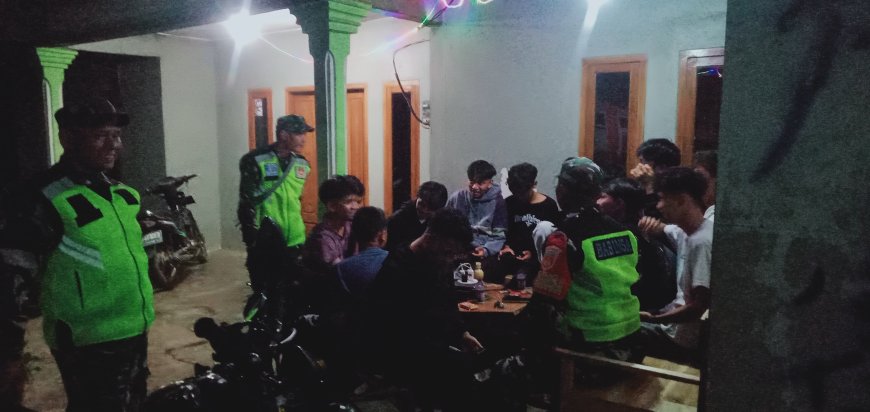 Babinsa Laksanakan Patroli Siskamling Dipastikan Wilayah Aman