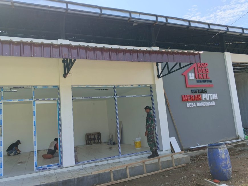 Di Balik Rangka Atap KDKMP Bandingan Semangat Gotong Royong Terus Terjaga