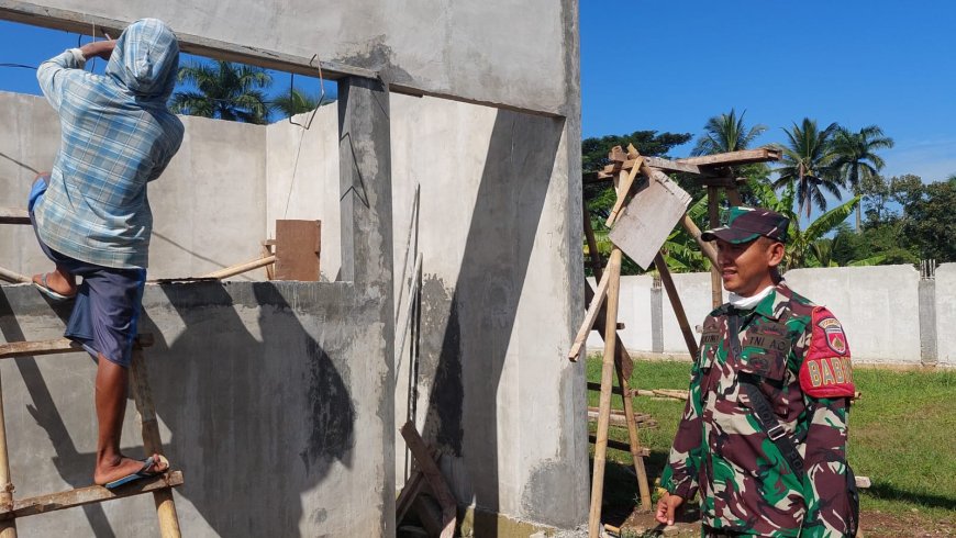 Di Antara Debu dan Semen Babinsa Dampingi Progres KDKMP Desa Panggisari