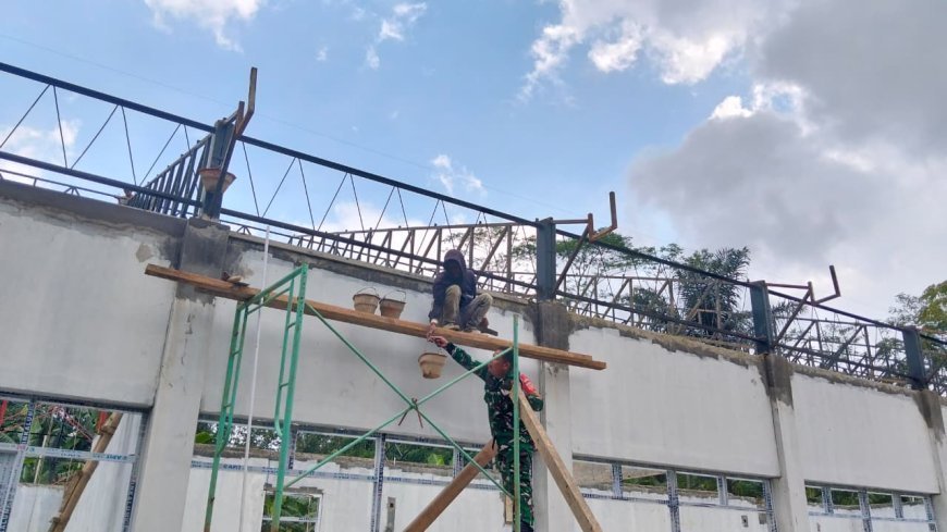 Babinsa Koramil 17 Wanayasa Awasi Pembangunan KDKMP di Desa Bantar