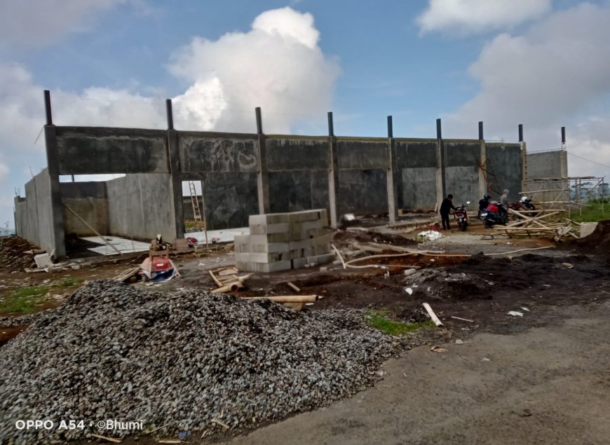 Babinsa Koramil 05 Batur Awasi Pembangunan KDKMP di Desa Sumberejo