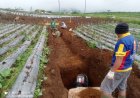 Babinsa Batur Awasi Penggalian Pondasi KDKMP di Pekasiran