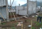 Babinsa Batur Dampingi Pemasangan Bata KDKMP di Desa Padurenan
