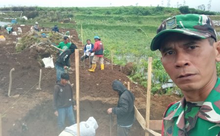 Babinsa Batur Awasi Penggalian Pondasi Pembangunan KDKMP di Pekasiran