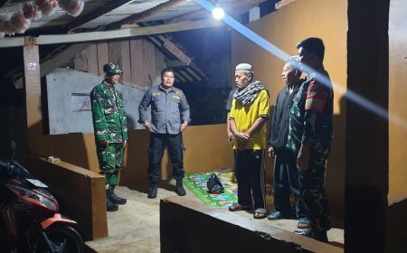 Wujudkan Lingkungan Aman Dan Nyaman Danposramil Babinsa Linmas Dan Warga Gelar Patroli Siskamling