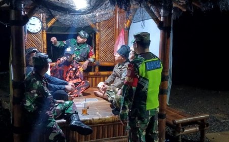 Sinergi TNI dan Warga Pos Siskamling Desa Wanadadi