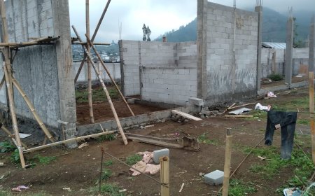 Babinsa Batur Dampingi Pemasangan Bata KDKMP di Desa Padurenan