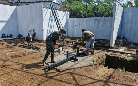 Babinsa Karangkobar Dampingi Pembangunan KDKMP di Desa Gumelar