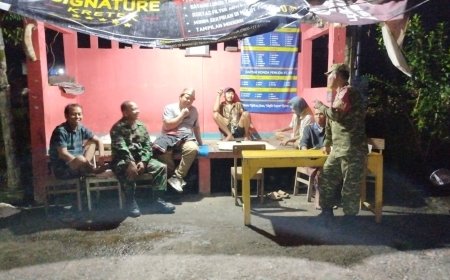 Jaga Keamanan Wilayah Babinsa Koramil 09 Susukan Siskampling Bersama Warga