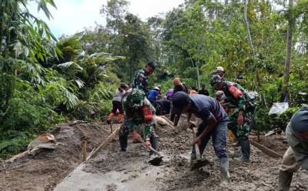 Danramil 06 Kalibening gotong royong bersama warga melaksanakan pembangunan Jalan Usaha Tani