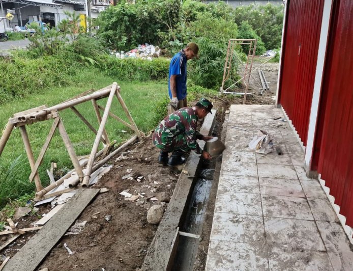 Babinsa Karangkobar Awasi Pembangunan KDKMP di Desa Leksana