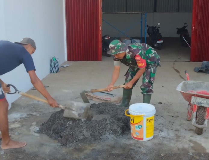 Babinsa Punggelan Dampingi Pembangunan KDKMP di Desa Tribuana