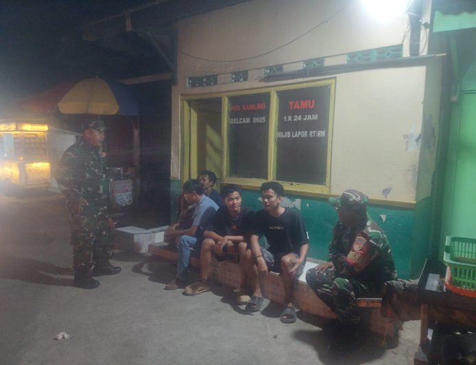 Patroli di Pos Kamling Desa Merden