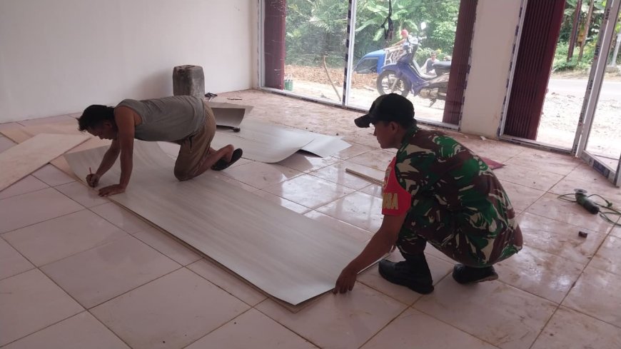 Babinsa Koramil 12 Sigaluh Awasi Pembangunan KDKMP di Desa Sigaluh