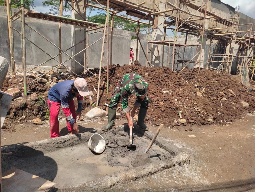 Babinsa Sigaluh Awasi Lanjutan Pembangunan KDKMP di Desa Singamerta