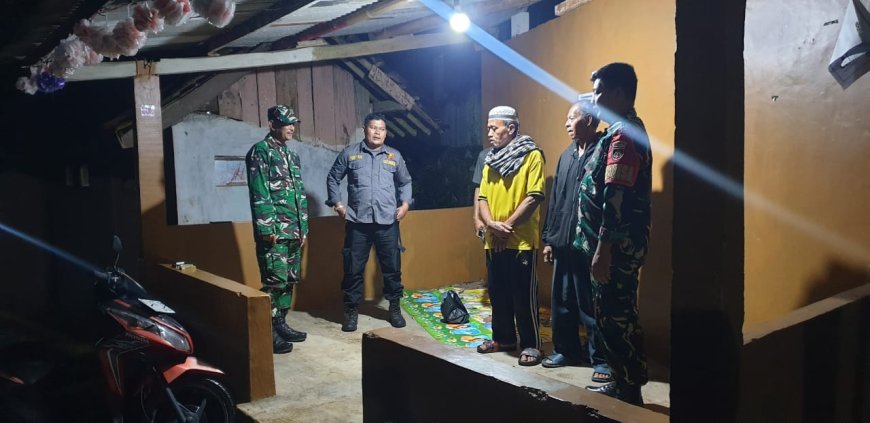 Wujudkan Lingkungan Aman Dan Nyaman Danposramil Babinsa Linmas Dan Warga Gelar Patroli Siskamling
