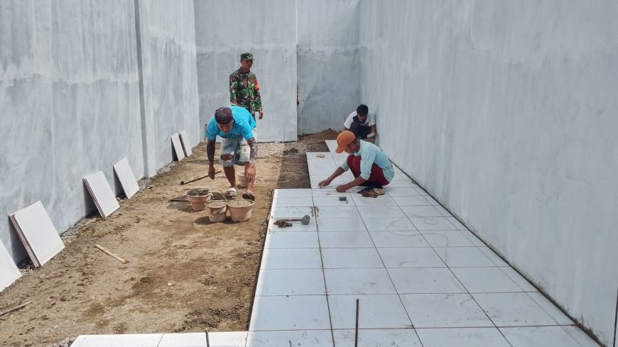 Babinsa Madukara Dampingi Pembangunan KDKMP di Desa Pakelen