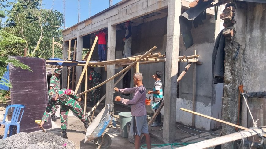 Dengan Penuh Semangat Danramil Dan Babinsa Bantu Pembangun Rumah Milik Warga Binaan