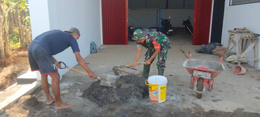 Babinsa Punggelan Dampingi Pembangunan KDKMP di Desa Tribuana