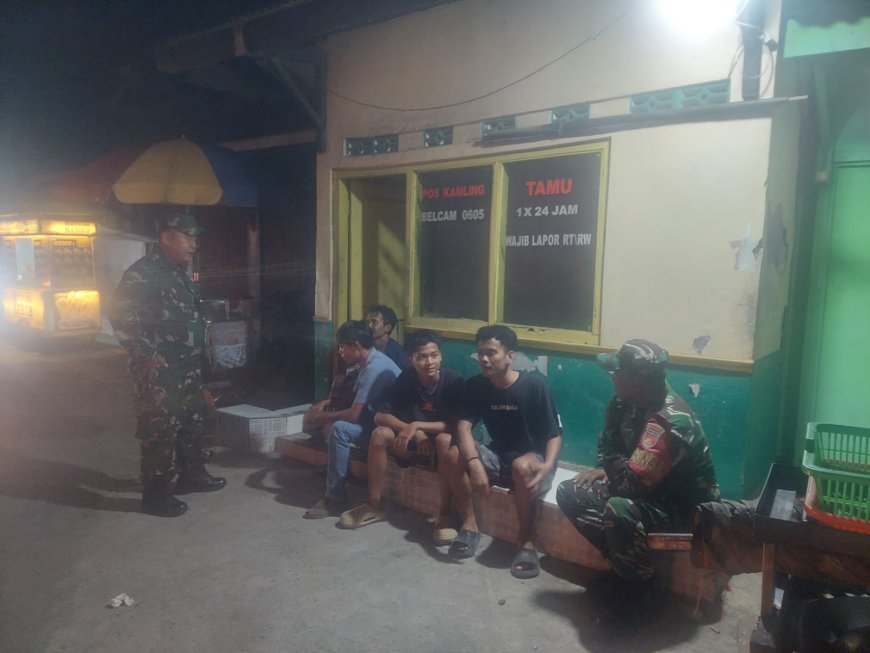Patroli di Pos Kamling Desa Merden