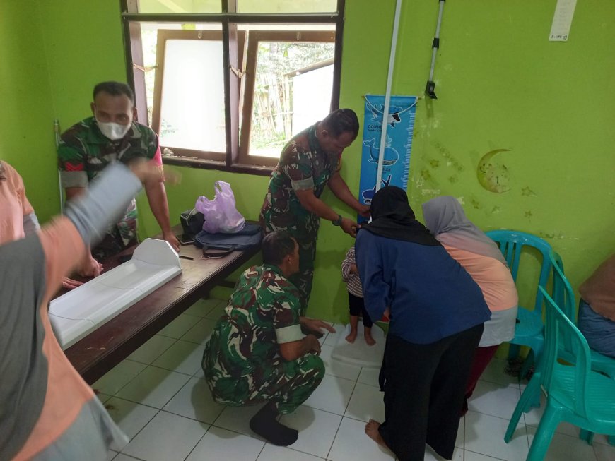 Babinsa Koramil 04 Karangkobar Dampingi Kegiatan Posyandu Balita di Desa Binaan