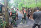 Danramil 08 Purwanegara Terjun Langsung Bantu Pengaspalan Jalan Usaha Tani di Desa Karangayar