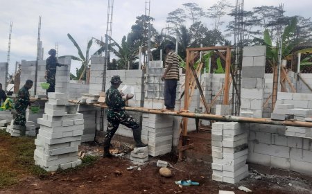 Koramil 03 Wanadadi Bersama Warga Gotong Royong Bangun Rumah