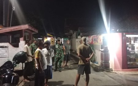 Patroli Rutin Piket Koramil 14 Madukara Sambangi Warga Sedang Ronda