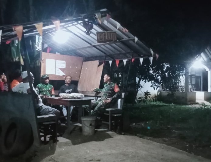Babinsa Koramil 10 Bawang Intensifkan Patroli Siskamling di Desa Bandingan