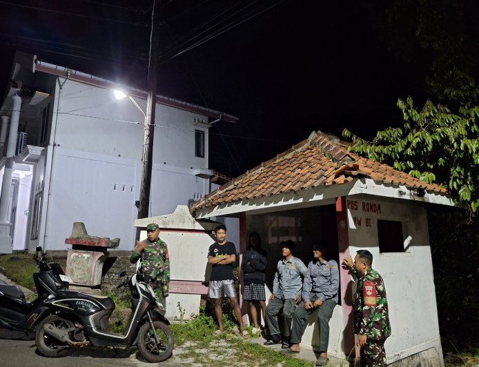 Patroli Gabungan TNI Perkuat Siskamling dan Keamanan Wilayah