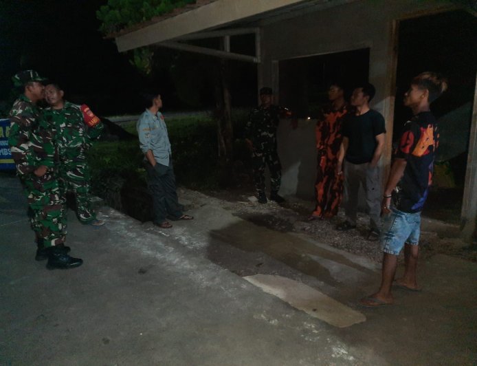 Babinsa Melaksanakan Patroli Dan Pemantauan Kegiatan Sistem Keamanan Lingkungan