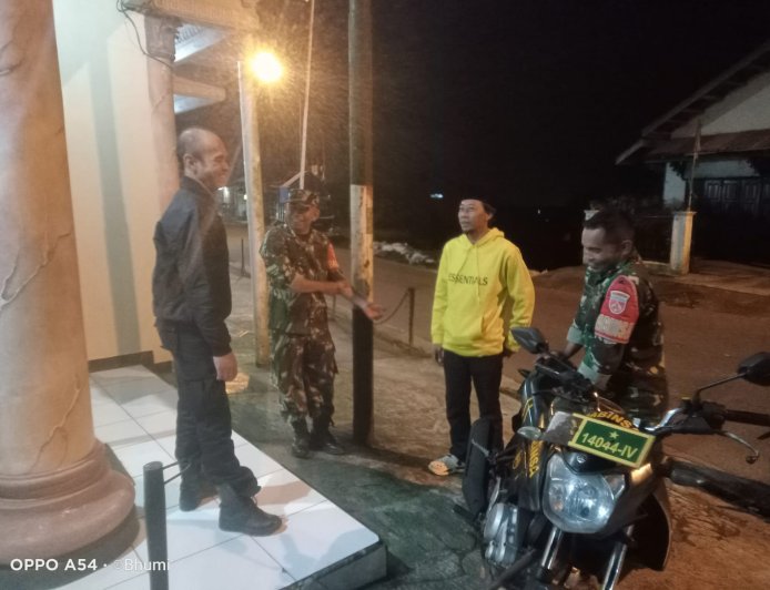 Lingkungan Aman Wargapun Nyaman Babinsa Rutin Laksanakan Patroli Malam