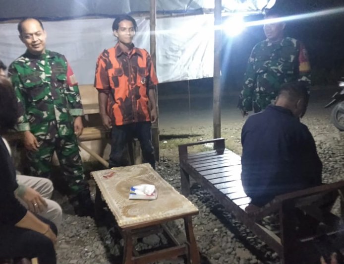 Patroli Malam Koramil 11 Punggelan Sosialisasikan Bahaya Miras Dan Narkoba