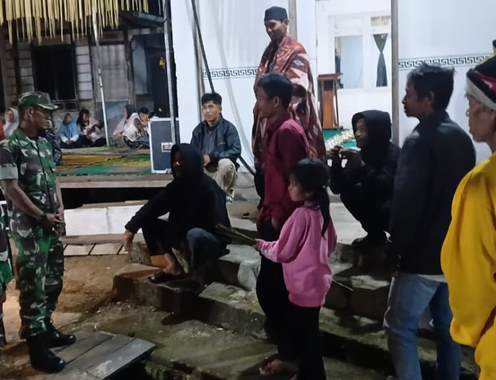 Koramil 18 Pagentan Dan Polsek Pgt Melaksanakan Patroli Malam