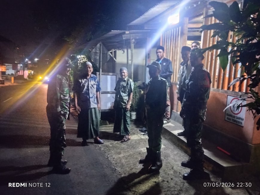 Danposramil Pagedongan Beserta Babinsa Dan Warga Gelar Patroli Siskamling