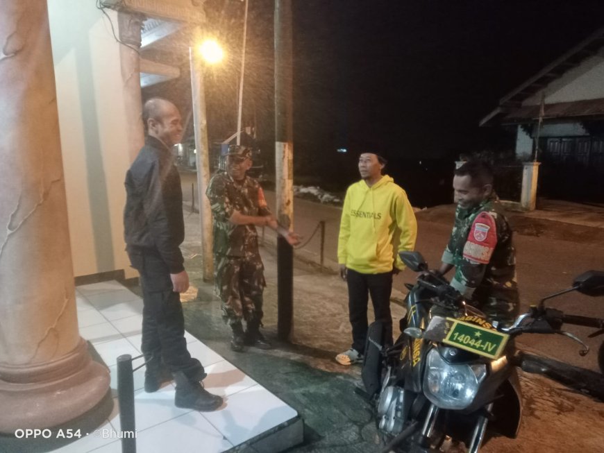 Lingkungan Aman Wargapun Nyaman Babinsa Rutin Laksanakan Patroli Malam