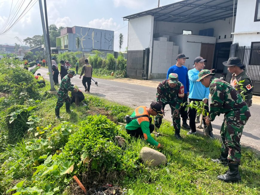Koramil 17 Wanayasa bersama komponen masyarakat adakan gerakan penanaman pohon