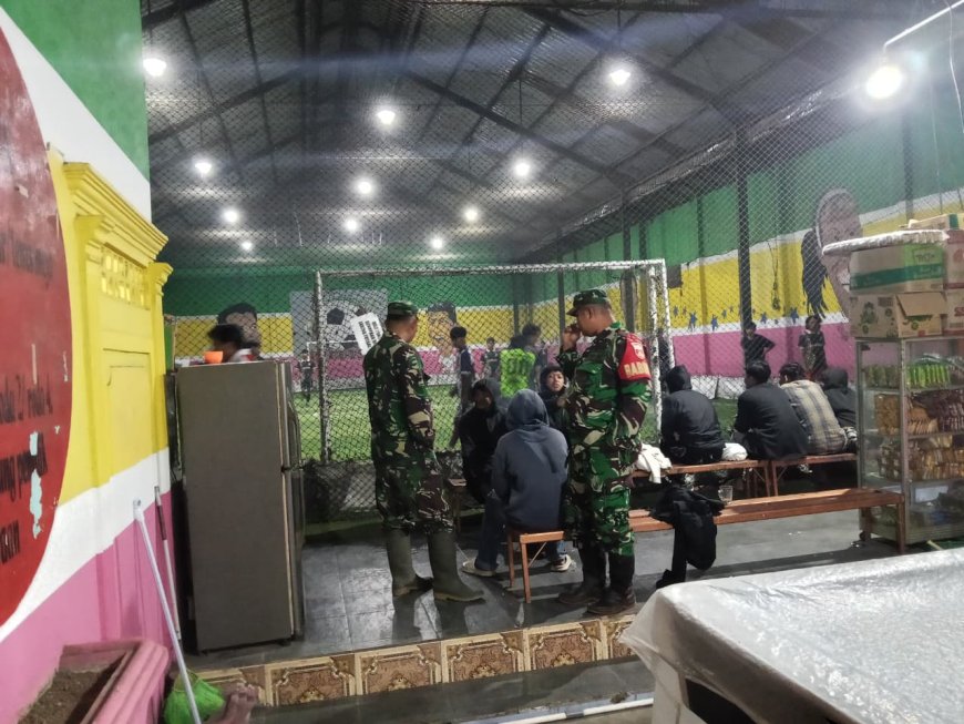 Babinsa Koramil 06 Kalibening Patroli Malam Cegah Gangguan Kamtibmas