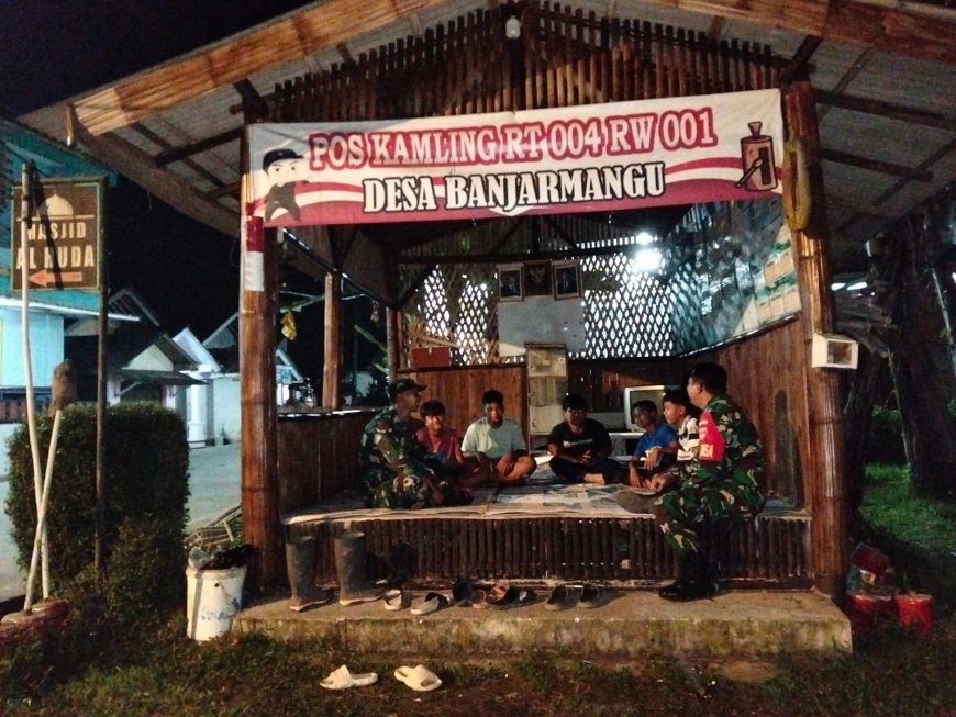 Tingkatkan Keamanan Babinsa Dengan Warga Melaksanakan Siskampling Di Wilayah Binaan
