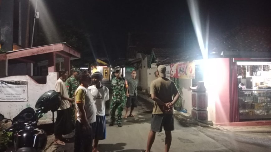 Patroli Rutin Piket Koramil 14 Madukara Sambangi Warga Sedang Ronda