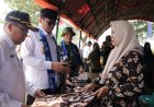 TMMD Bangkitkan Ekonomi Desa Dandim dan Wakil Bupati Tinjau Stan UMKM di Gumelem Kulon
