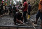 Tangan Matrohim Meratakan Harapan Gotong Royong Warnai Pembangunan Jalan TMMD di Gumelem Kulon